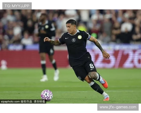 恩佐·费尔南德斯转会风波再起,多家豪门争抢中场新星 恩佐·费尔南德斯转会风波再起,多家豪门争抢中场新星