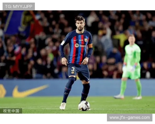 皮克防守数据惊人！职业生涯末期仍稳如磐石，球迷惊叹：他是球场上的定海神针